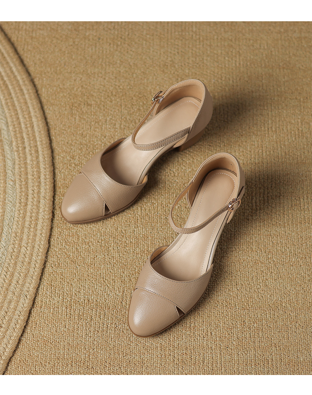Sandal nữ da dê quai ngang khóa một dây, gót vừa 4,5 cm, mũi kín hở gót — Màu trắng nhạt chi tiết 15