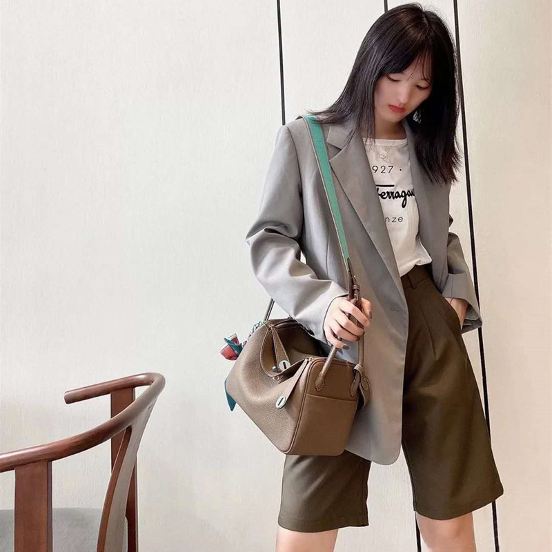 2022 New First Layer Doctor Bag Litchi Pattern Lindi Bag Women's Shoulder Handbag Medicine Bag Cowhide Pillow Women's Bag 2022 New First Layer Doctor Bag Litchi Pattern Lindi Bag Women's Shoulder Handbag Medicine Bag Cowhide Pillow Women's Bag