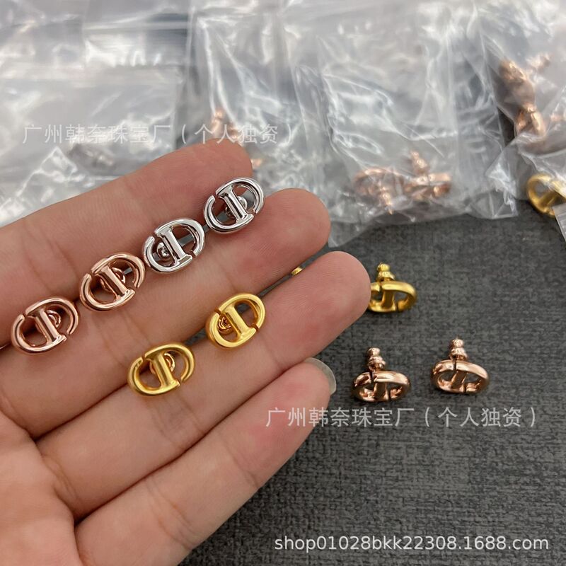 光沢のある Dijia クラシック豚鼻イヤリング女性のトレンディなイヤリングハイエンドマットゴールドマットシルバーシャンパンゴールドイヤリング|undefined