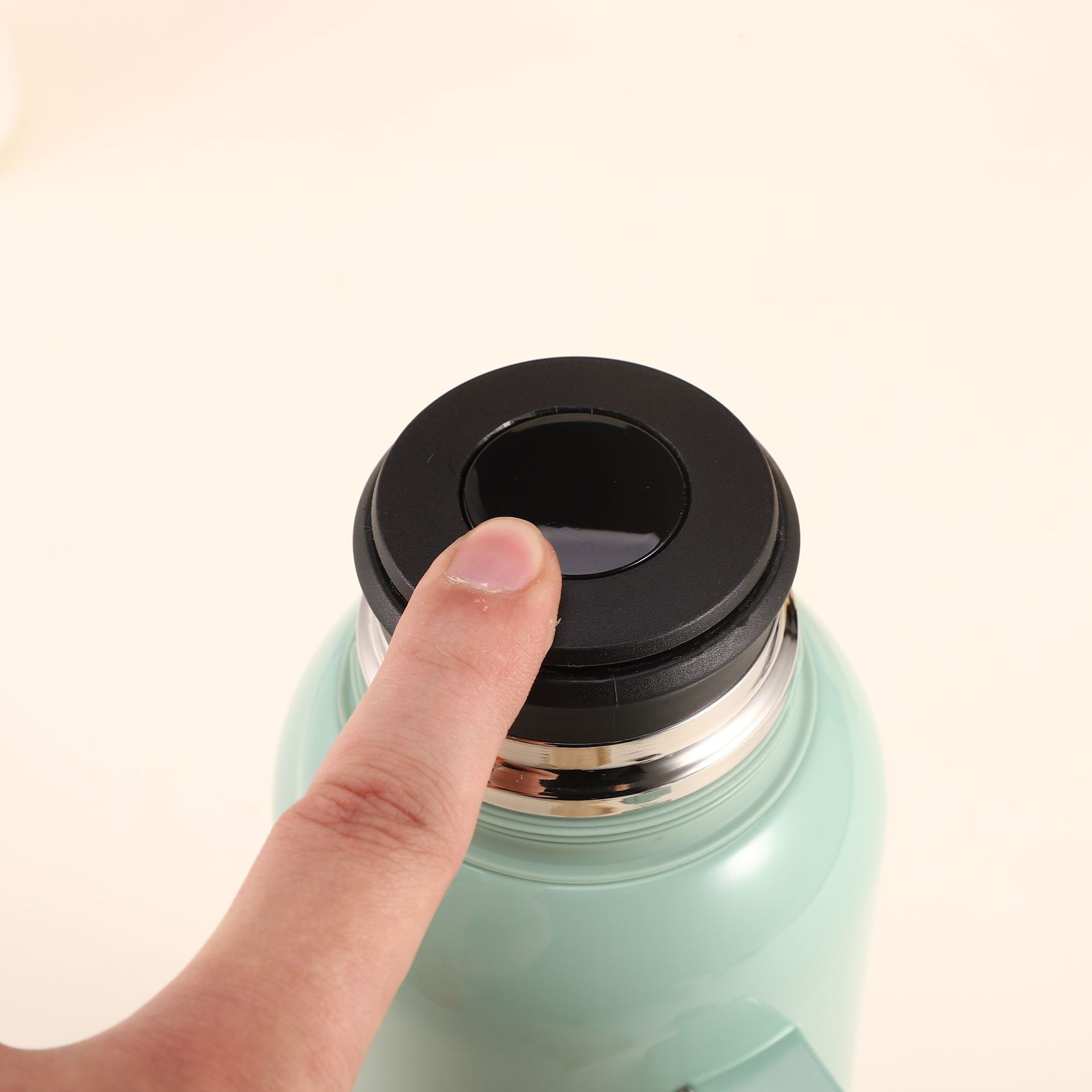 Gourde isotherme en inox avec affichage de la température_voghion.com