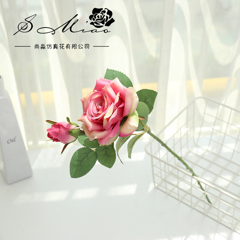 H4374 로즈 레드 2 개의 작은 싱글 로즈