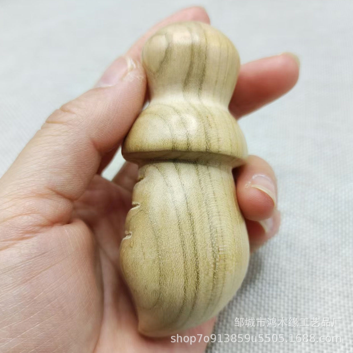 The medium fat knife is 8.5*4 cm long