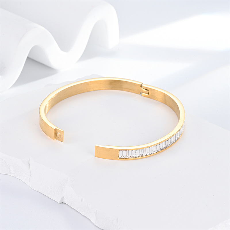 El nicho de lujo ligero no se desvanece, la pulsera de anillo de oro de arena, la tendencia, la pulsera de acero de titanio de todo fósforo, la pulsera de acero de titanio de estilo retro europeo y americano