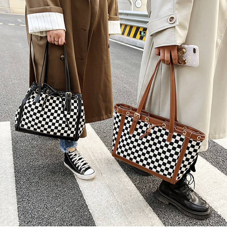 Popular Chessboard Plaid Large Capacity Bag for Women 2021 Autumn and Winter New Fashionable AllMatch HighGrade Fashion Shoulder Tote Bagpicture2