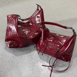 油蜡皮托特包2026新款机车包原版钉大容量单肩手提黑色软皮HOBO包