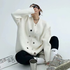 小香風の柔らかいモチモチのセーターのコートの女性の秋冬のゆったりしていて怠惰で高級感があります。