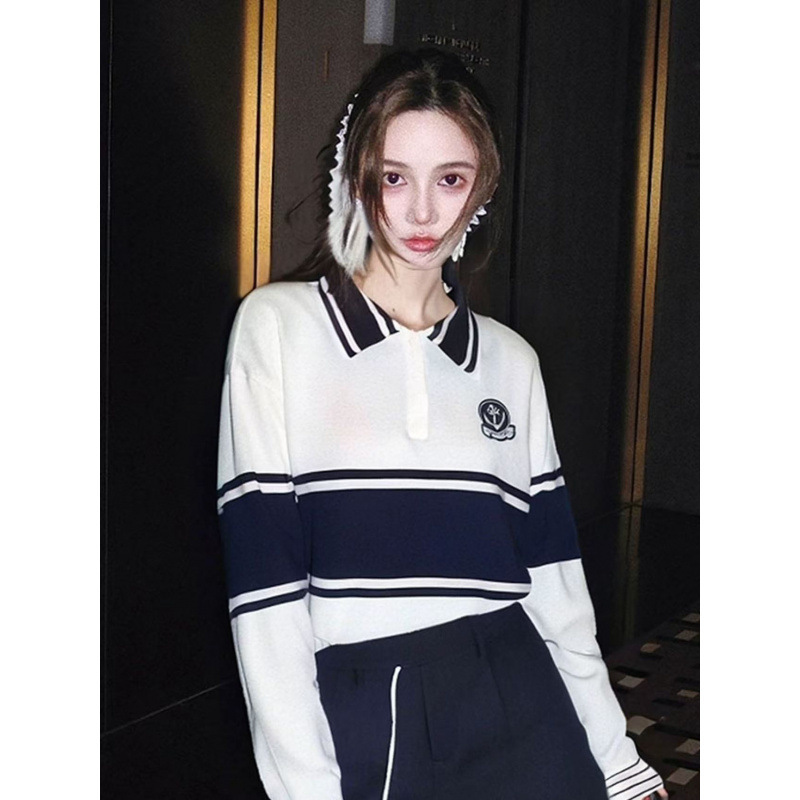 Early autumn Korean-style outfit with a relaxed and sophisticated vibe, featuring a navy blue striped knit top for women