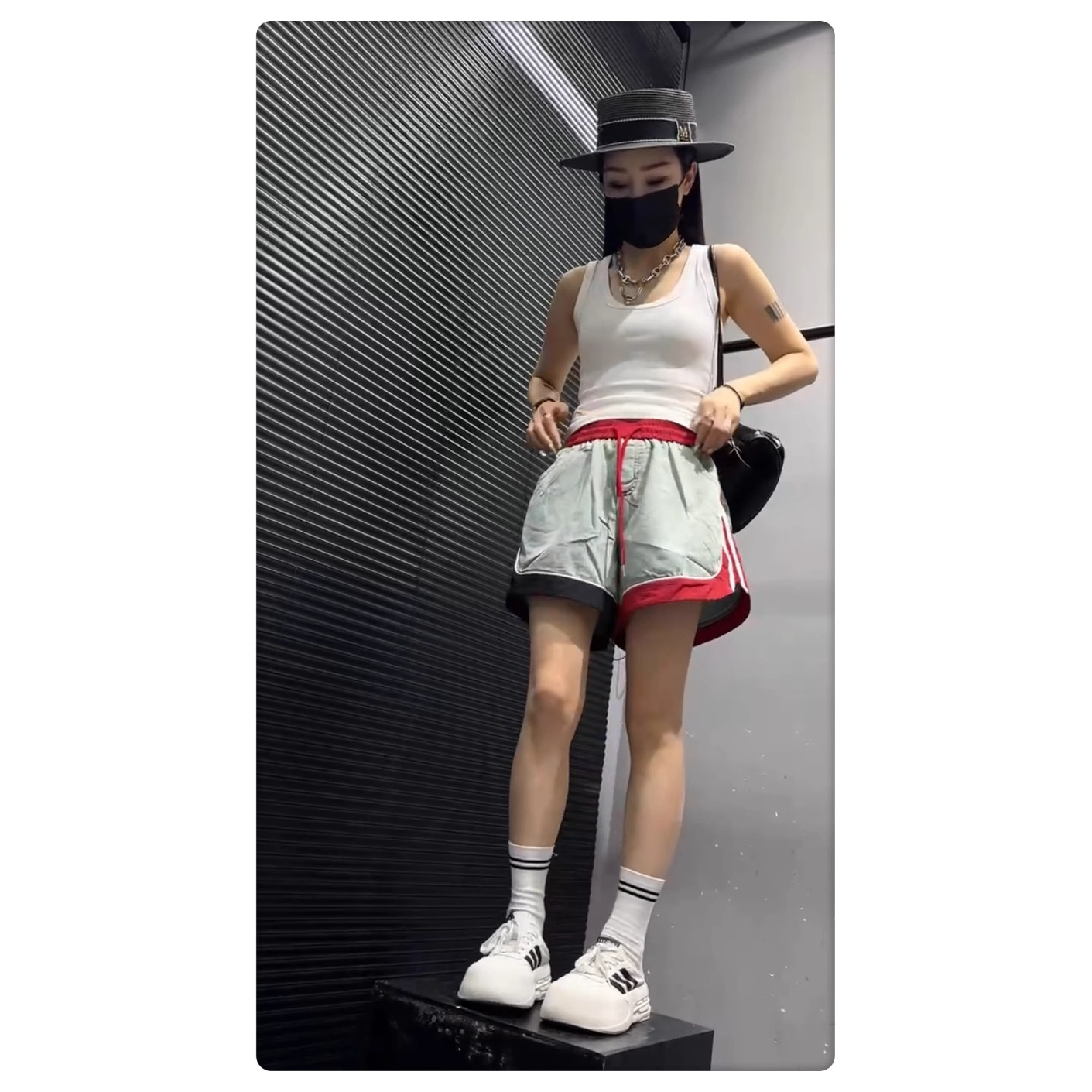 欧货牛仔短裤女2025夏季新款个性AB面撞色宽松紧裤头抽绳五分裤潮