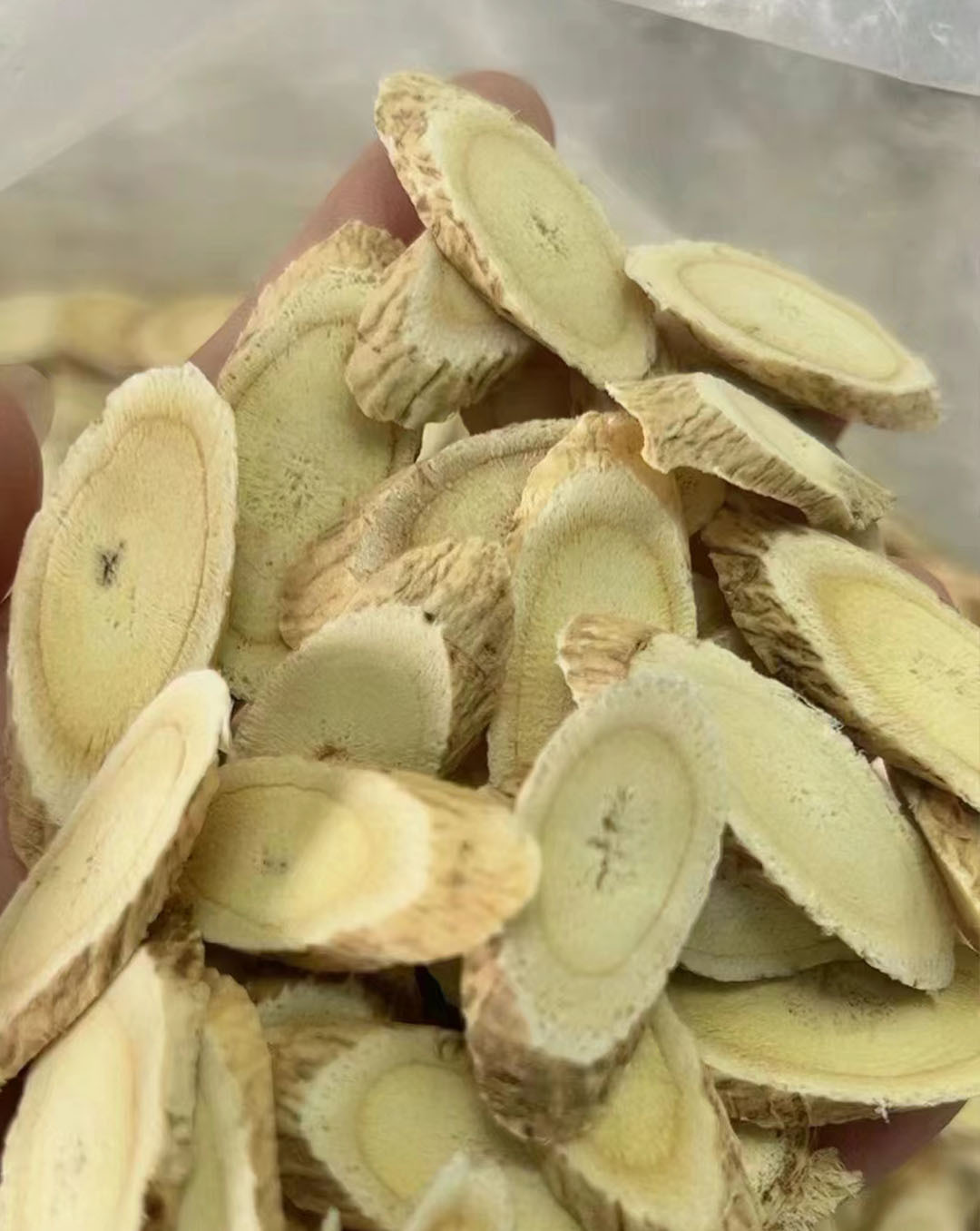 Astragalus Root Slices Huang Qi 250g Gansu Dried Herb for Tea Soup and Decoction key features