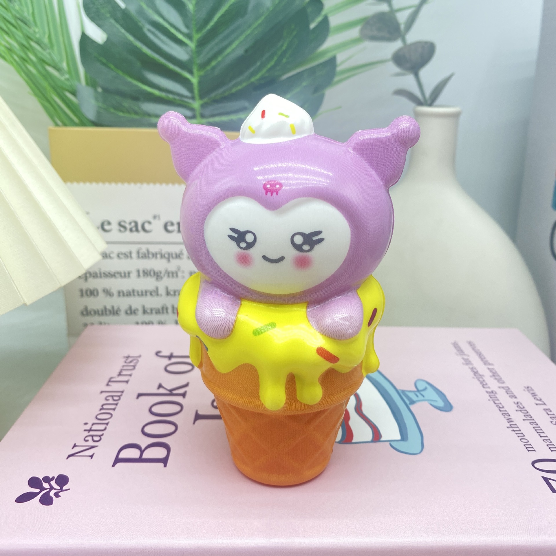 Jugues de helado pellizco Levinia Strawberry Bear Star Karby creativo muñeca de dulces adornos hechos a mano tres ojos