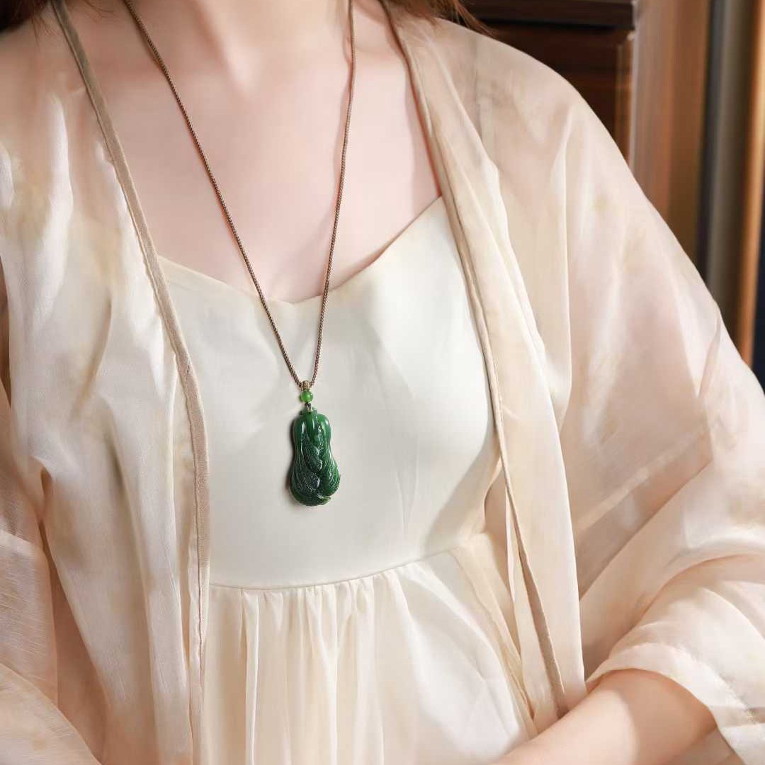 玉器工艺品天然新疆和田玉俄料碧玉老料菠菜绿白菜吊坠男女挂件