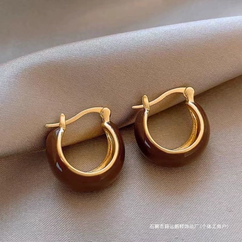 Аутентичные женские серьги Yin Di Fang осень/зима Melad в стиле ретро, ​​новые популярные серьги-гвоздики с уникальным дизайном и ощущением высокого класса.