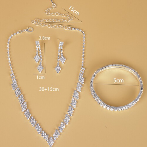 New European and American style fashionable personalized three-piece necklace set, women's versatile wedding accessory direct from manufacturer