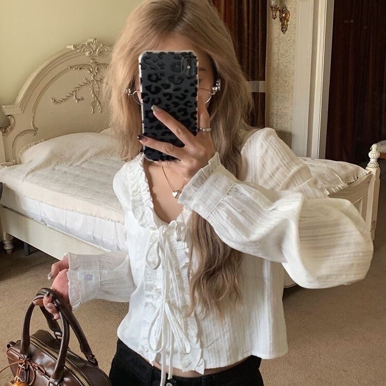 French Sexy Lace Strap Long-Sleeved Shirt for Women 2025 Early Spring New Ins Sweet Age-Reducing V Neck Short Top French Sexy Lace Strap Long-Sleeved Shirt for Women 2025 Early Spring New Ins Sweet Age-Reducing V Neck Short Top
