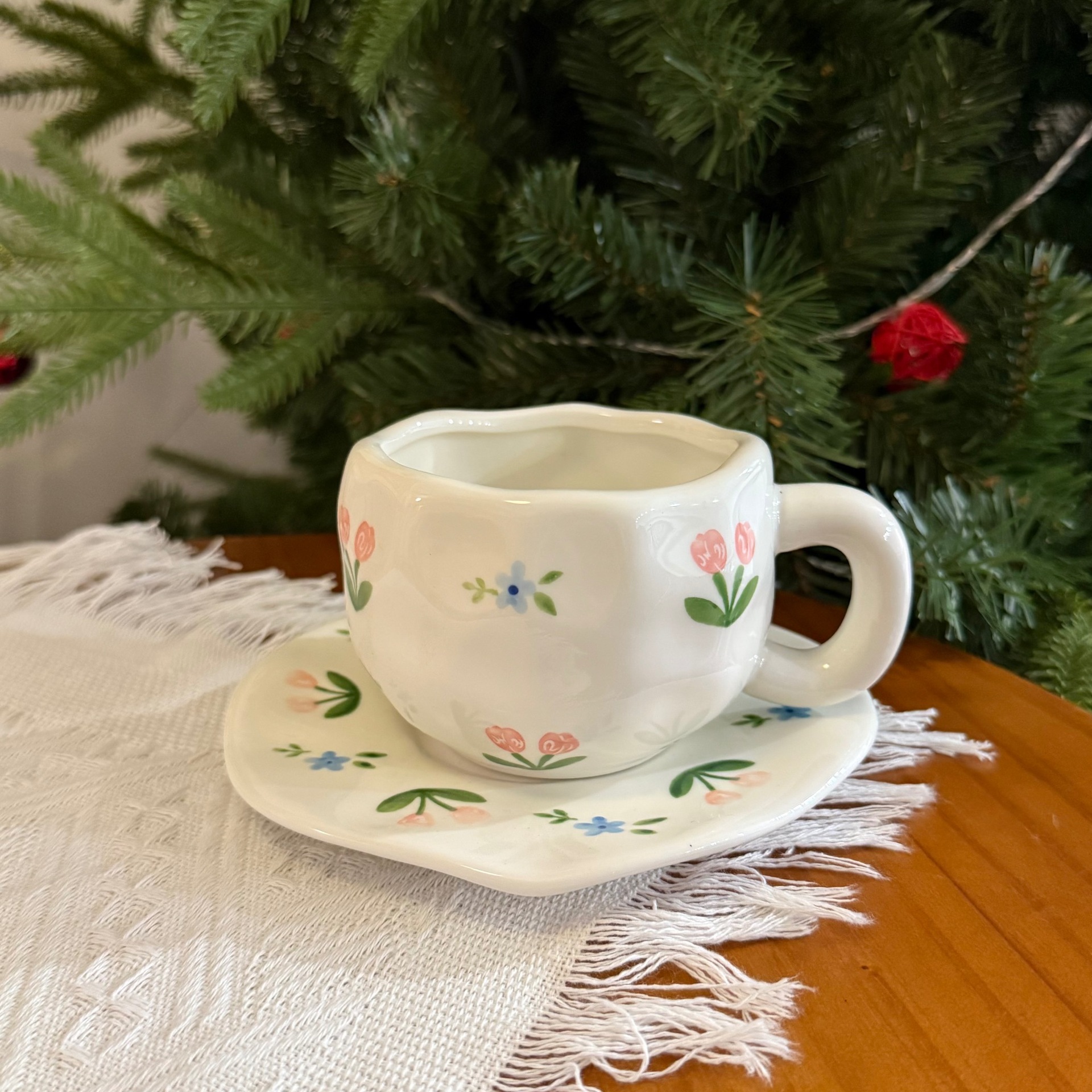 Tazas y platos de cerámica de flores retro de estilo coreano, tazas y platos de café irregular pellizcado a mano, tazas y platos de té de la tarde