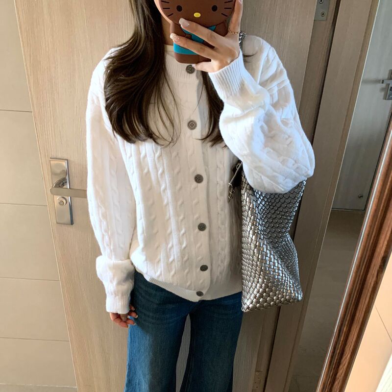 White cable-knit sweater jacket for women 2026 spring/autumn Korean style casual loose fit for petite figures, extremely stylish and attractive cardigan White cable-knit sweater jacket for women 2026 spring/autumn Korean style casual loose fit for petite figures, extremely stylish and attractive cardigan