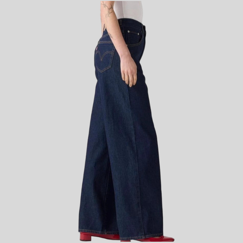 Trendy women's wide-leg jeans with button fly, multiple pockets, washed, loose fit, drapey, floor-length denim pants Trendy women's wide-leg jeans with button fly, multiple pockets, washed, loose fit, drapey, floor-length denim pants