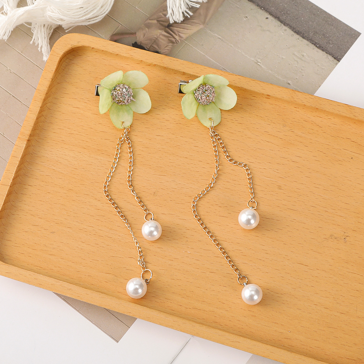 Women's Flower Sweet Mixed Materials Hair Clip display picture 5