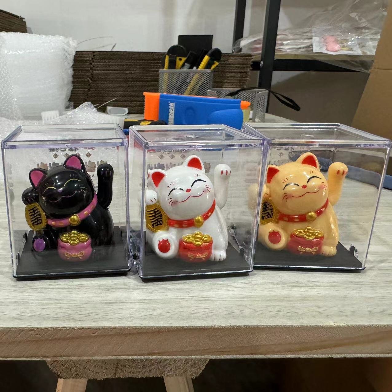 2インチミニソーラー招き猫オフィスデスクトップレジのフロントに車の装飾品のプレゼントを飾る