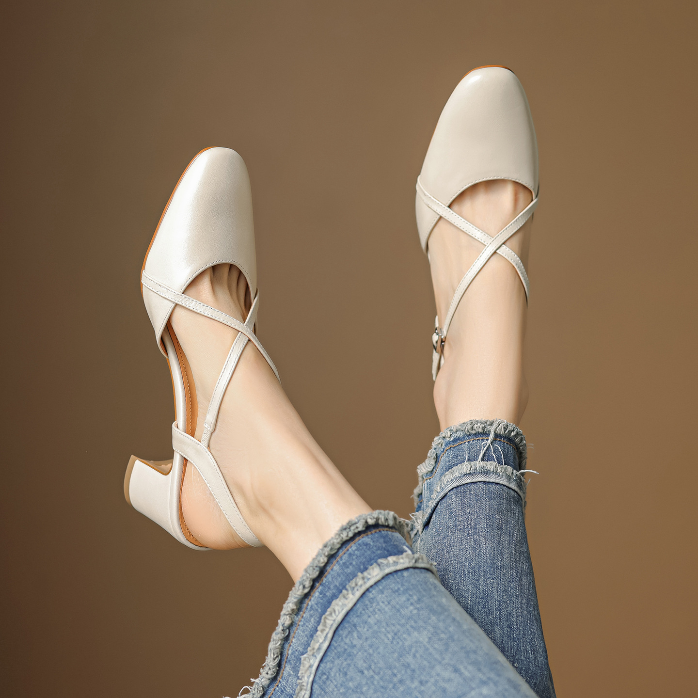 Sandal cao gót nữ mũi nhọn quai chéo buộc dây, gót vuông ổn định — màu trắng ngà