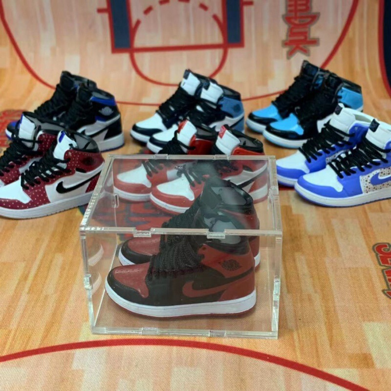 Joe 1 generation a pair of acrylic AJ keychain 3D sneakers model creative personality male and female couples pendant