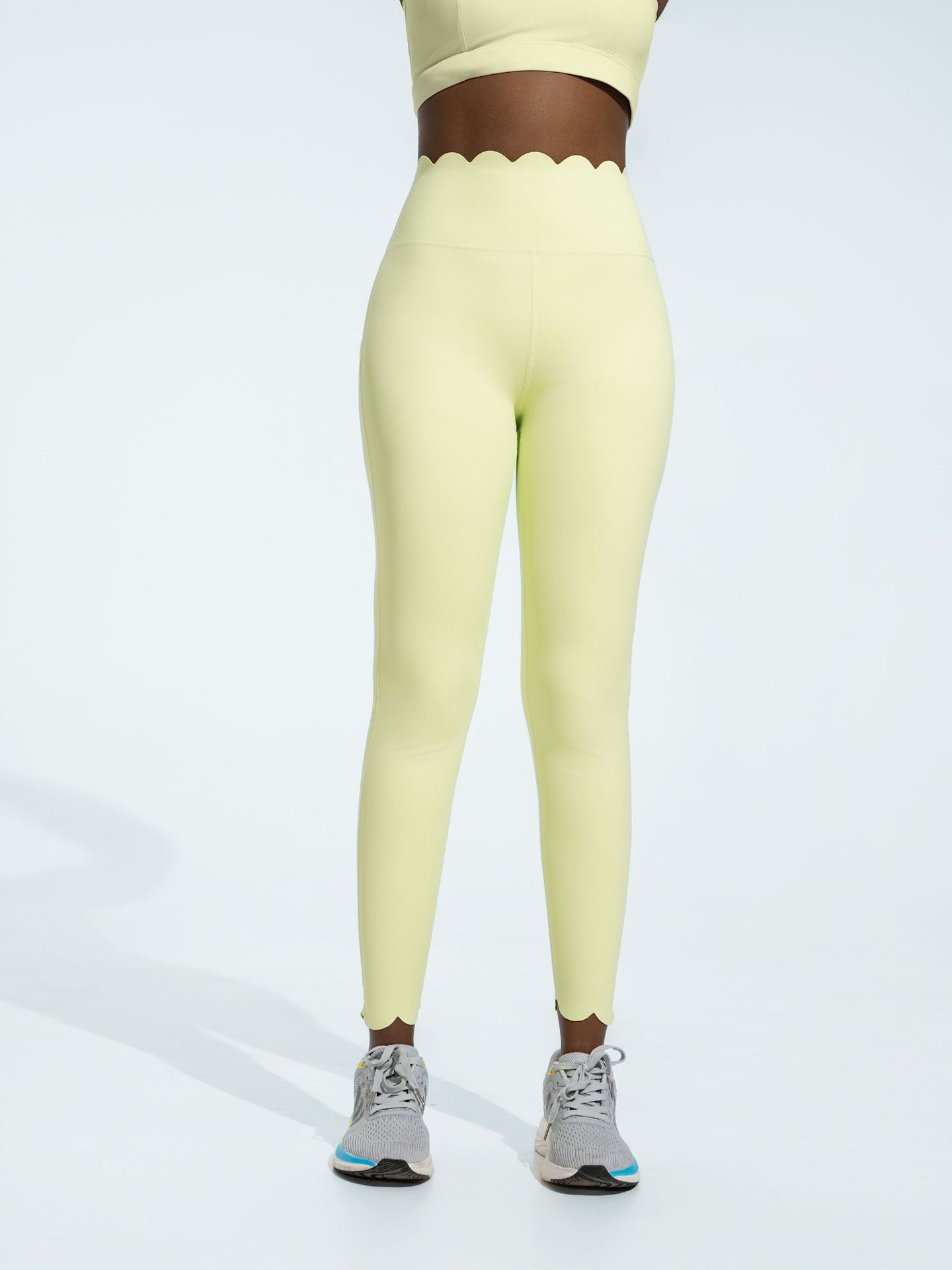 Europa y América transfronterizas damas piel de yoga de encaje pantalones apretados de elevación de cadera pantalones deportivos de adelgazamiento para montar pantalones de ejercicio