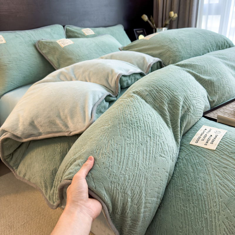 Juego de cama de terciopelo de leche de color sólido simple de cuatro piezas 2024 nuevo juego de sábanas de edredón de terciopelo de coral grueso de invierno de tres piezas