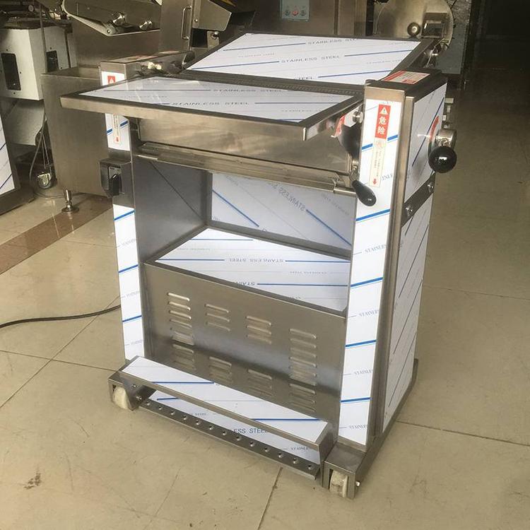 猪肉去皮机方便快捷特性： 全机采用高ji不锈钢制造，