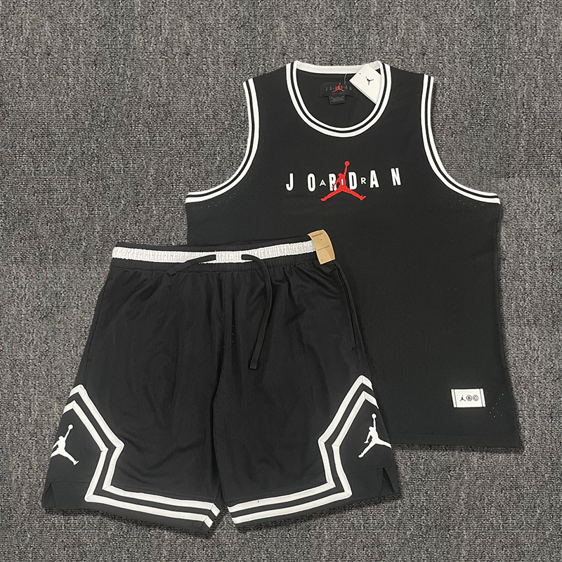 Nuevo conjunto de ropa deportiva de hombre volador en verano, entrenamiento de carrera para hombres, chalecos cortos transpirables de secado rápido, dos juegos al por mayor