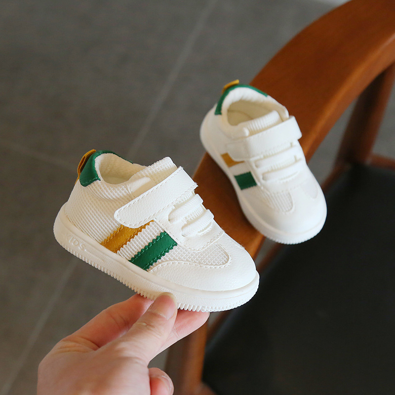 Xiaoxiao 2024 otoño nuevos zapatos blancos Velcro malla transpirable zapatos de bebé antideslizantes de fondo suave zapatos de niño
