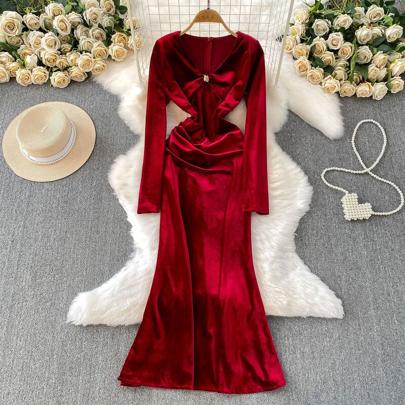 High-End Elegant Socialite Unique Beautiful Accessible Luxury Metal Buckle V Neck Long-Sleeved Velvet Waist Dress Fishtail Dress