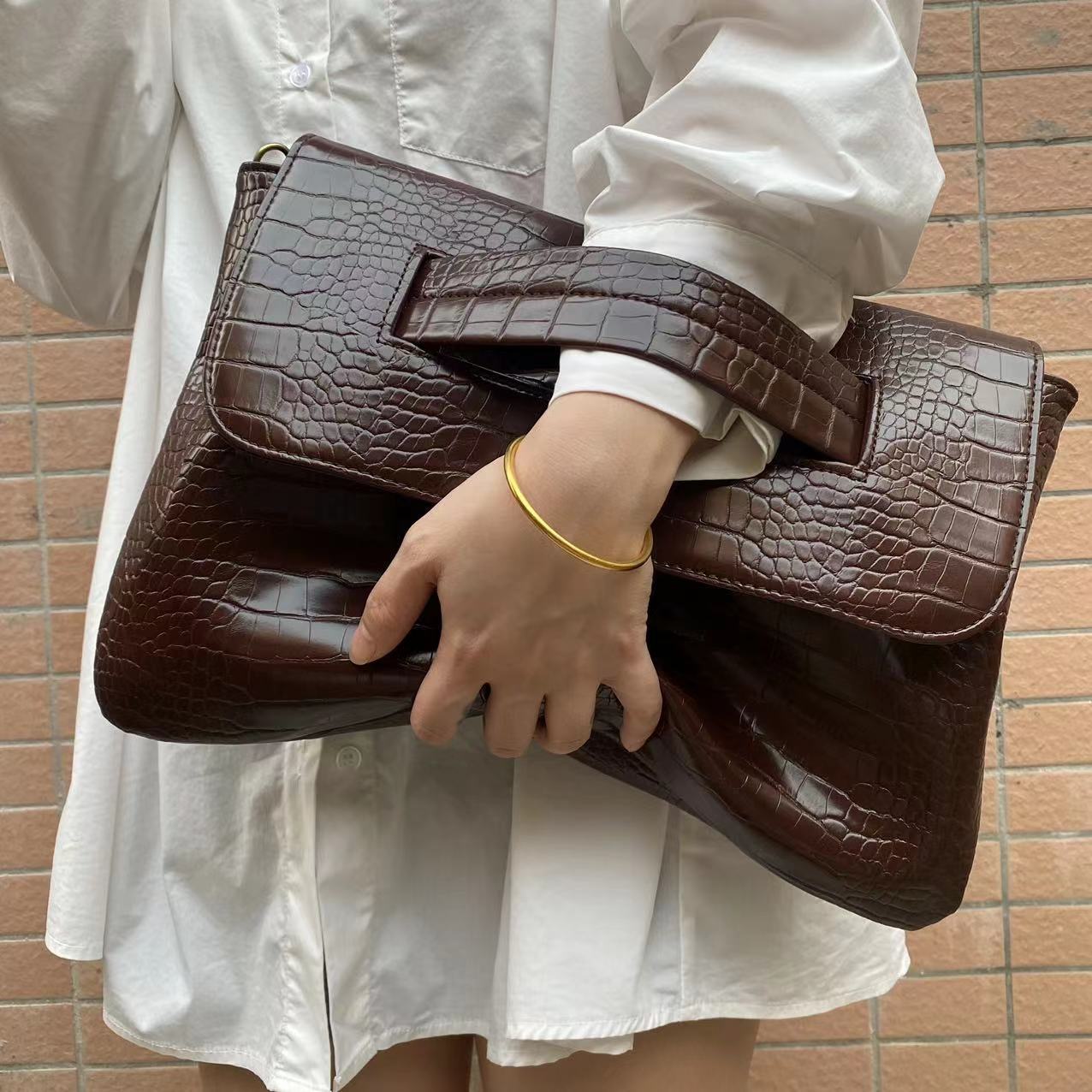 337g Weight Polyester Lining Material Flip Cover Closure Type Single Shoulder Strap Strap Type Envelope Bag Bags Type Casual, Daily, Shopping Occasion Pu Leather Material Solid Color Pattern All Seasons Season Women's Gender Elegant, Streetwear Style Square Shape Large Size Women's Large Pu Leather Solid Color Elegant Streetwear Square Flip Cover Envelope Bag 16