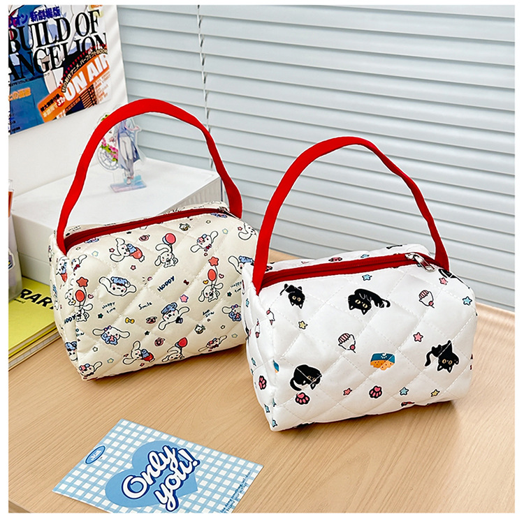Japanese-style cartoon cat makeup bag with high appearance standards, a three-dimensional large-capacity travel storage bag for girls to wash up when going out, a trendy hand Item Picture
