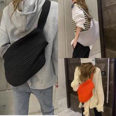 A new Japanese-style pleated lightweight double shoulder bag for women, similar to the "Dumpling Bag" model.