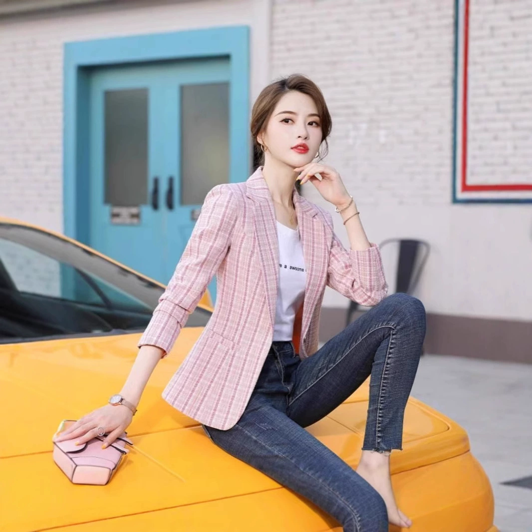 Чистый красный маленький пиджак женский маленький ароматный ветер 2024 весна и осень новая корейская версия британской повседневной сетки короткий костюм прилив