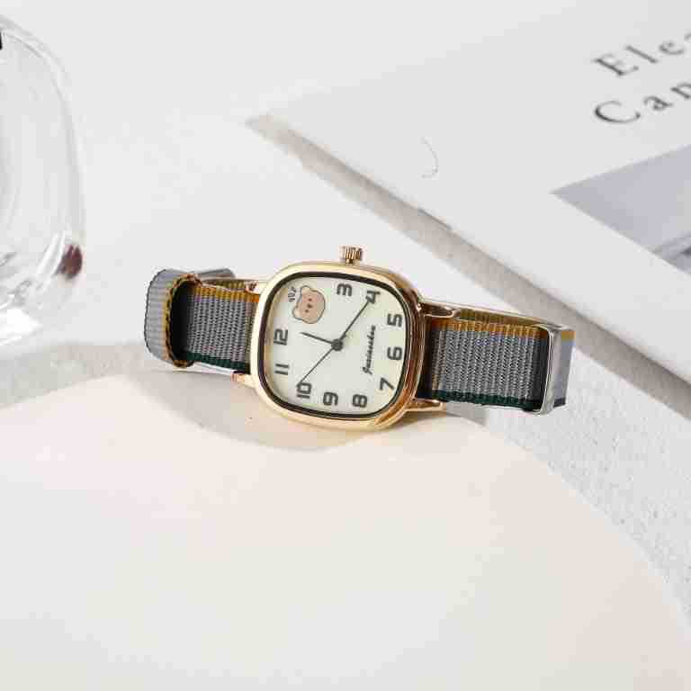 Selezionato nuovo nylon minimalista con quadrante quadrato e rotondo Serie Little Bear Dial Orologi al quarzo carini e casual per studenti e studentesse_voghion.com