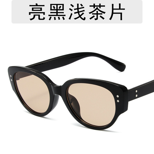 Y2K New Trendy Black and White Contrast Fashion Sunglasses for Women, Simple Cat-Eye Style, Bold Sunglasses for Trendsetters, Cross-Border