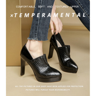 2026�¿�ƴɫ��ˮ̨�߸�Ь�W���L����Ů���㳬�߸�Ь�r�b��Ь