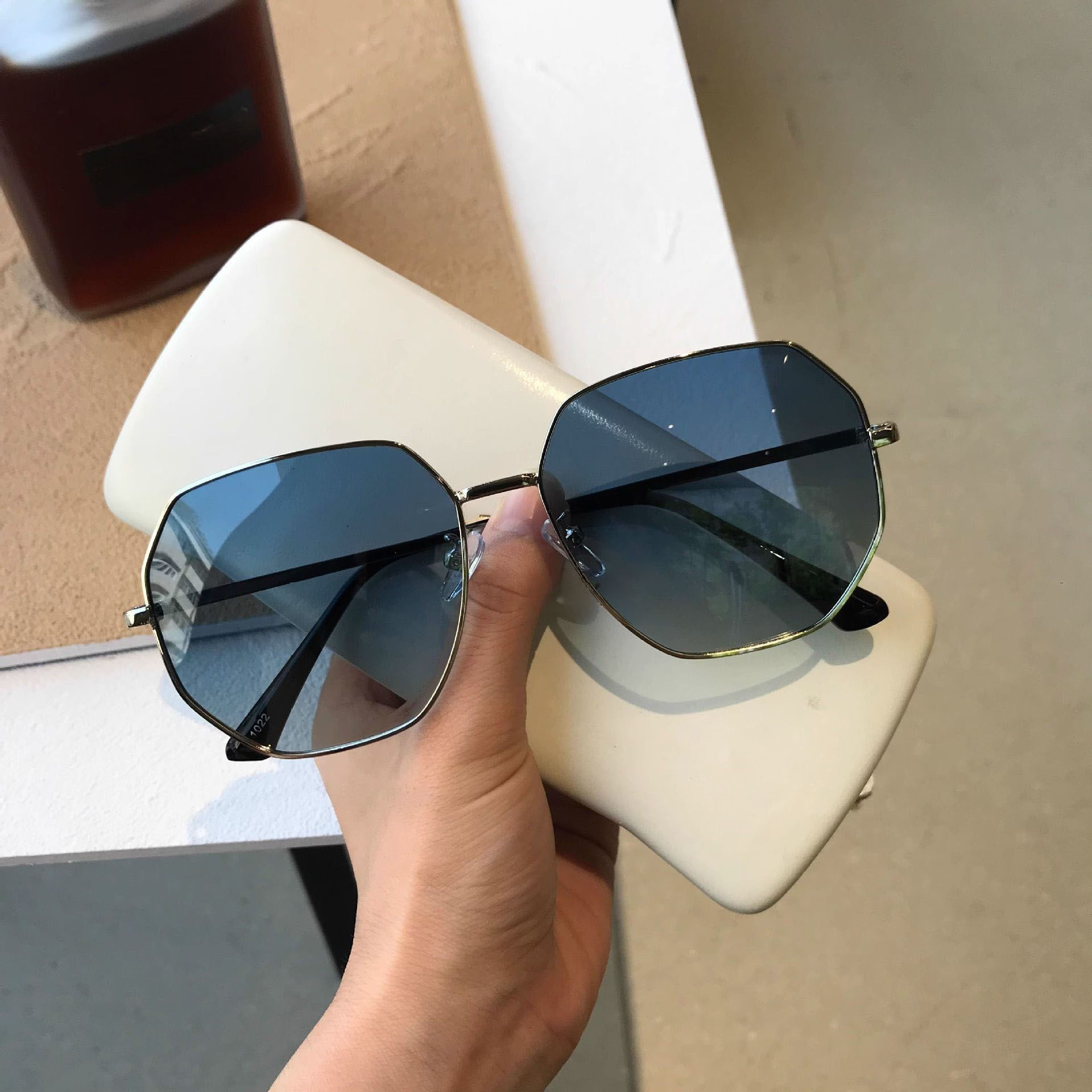 2024 nuevos hombres de conducción gafas de sol polígono gafas a prueba de UV de las mujeres de verano degradado gafas de sol azules