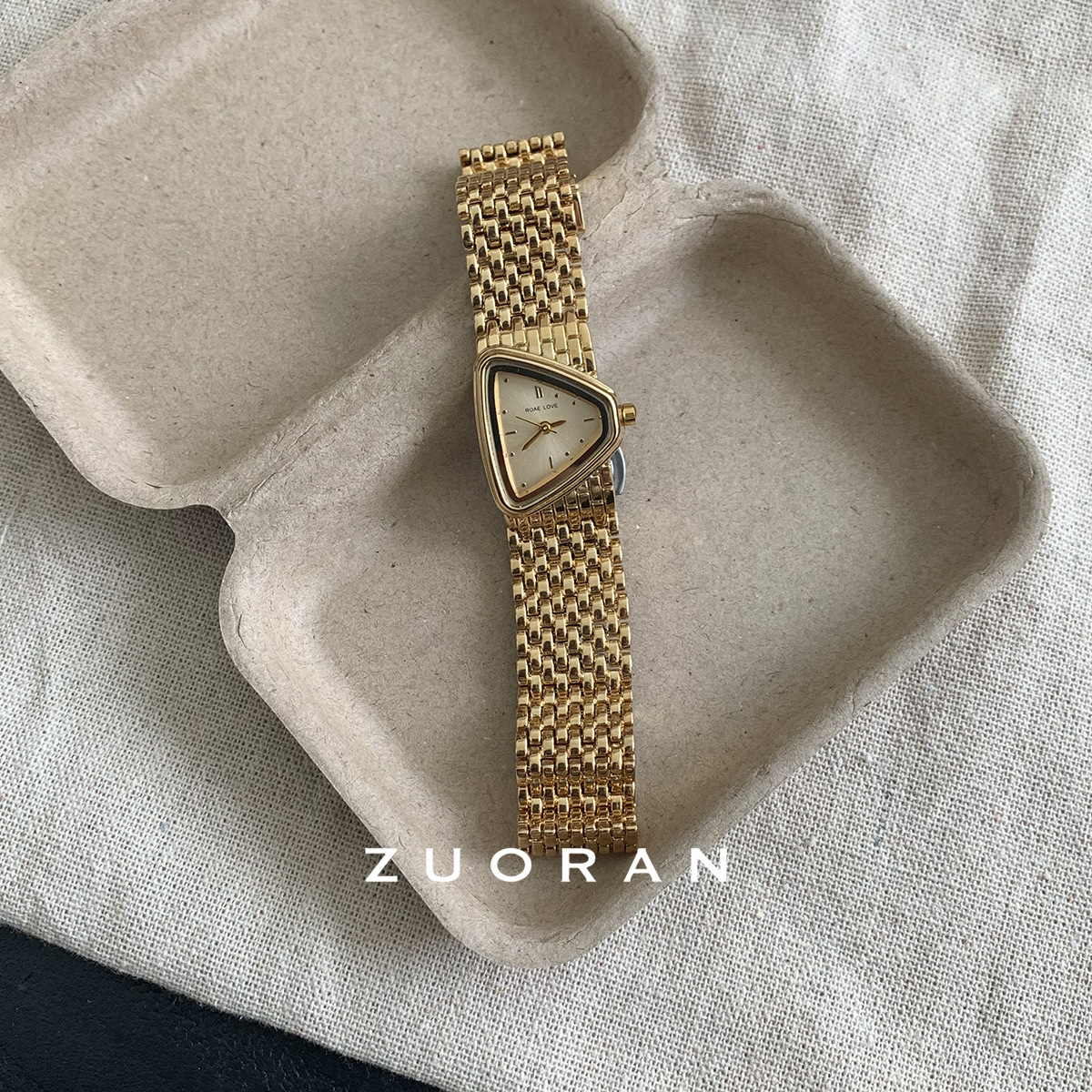 ZUORAN軽豪華高級感異形文字板銀色精緻気質百合通勤女性石英腕時計O45