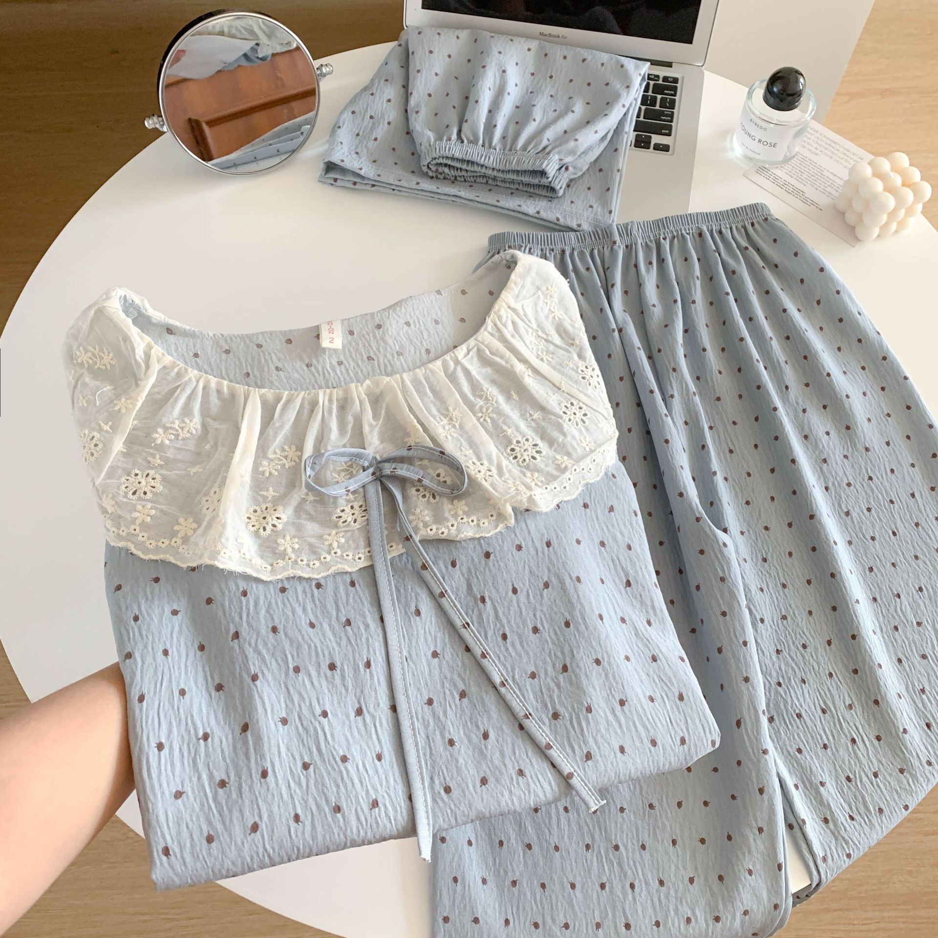 Comercio extranjero transfronterizo explosivo conjunto de tres piezas pijamas de mujer mangas cortas pantalones cortos pantalones largos dulces con la solapa de encaje ropa para el hogar