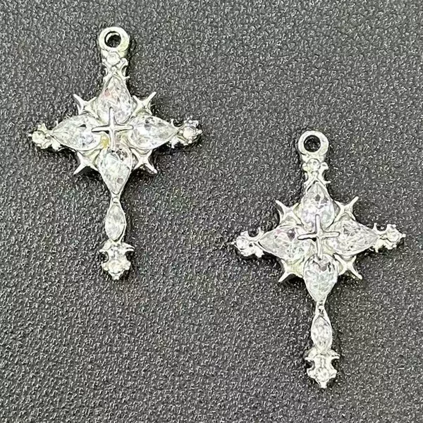 Love and Redemption Cool Snowflake Cross Necklace Spring/Summer New Four-Pointed Star Light Luxury Clavicle Chain Pendant