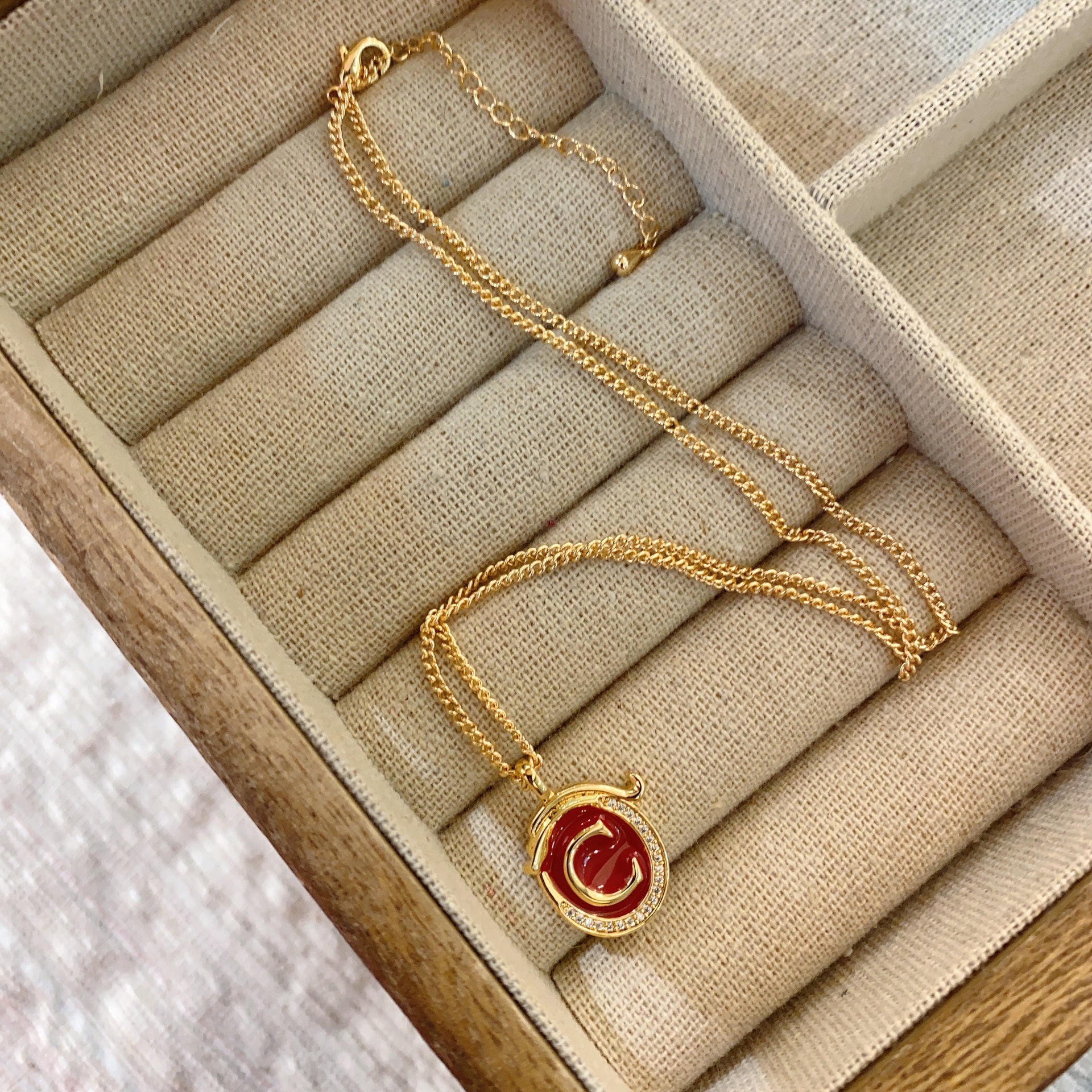 Collar de Año Nuevo rojo para mujeres 2024 nuevo popular gota esmalte auspicioso dragón año suéter cadena moda todo partido Otoño e Invierno collar