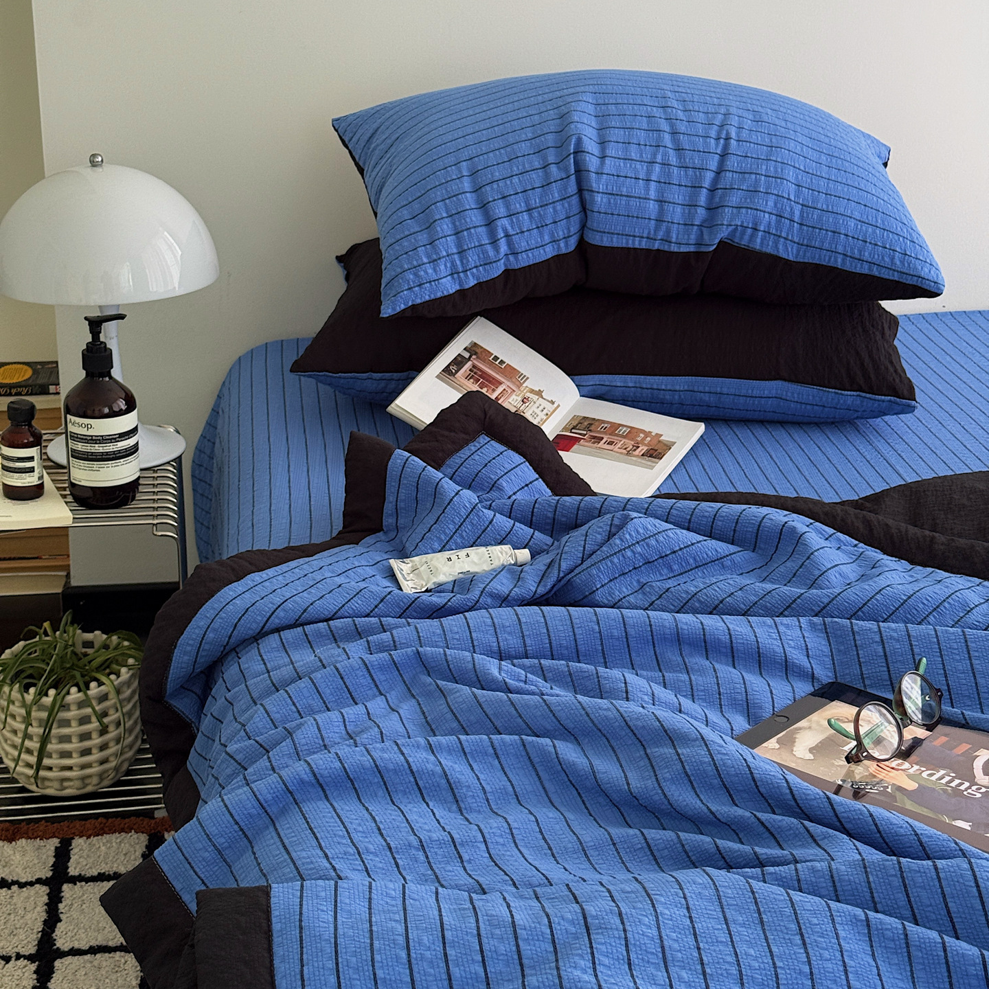 Simple and Stylish Blue-Black Dual-Color Class a Puff Yarn Children's and Student Summer Quilt Set, Available in Three-Piece or Four-Piece Options