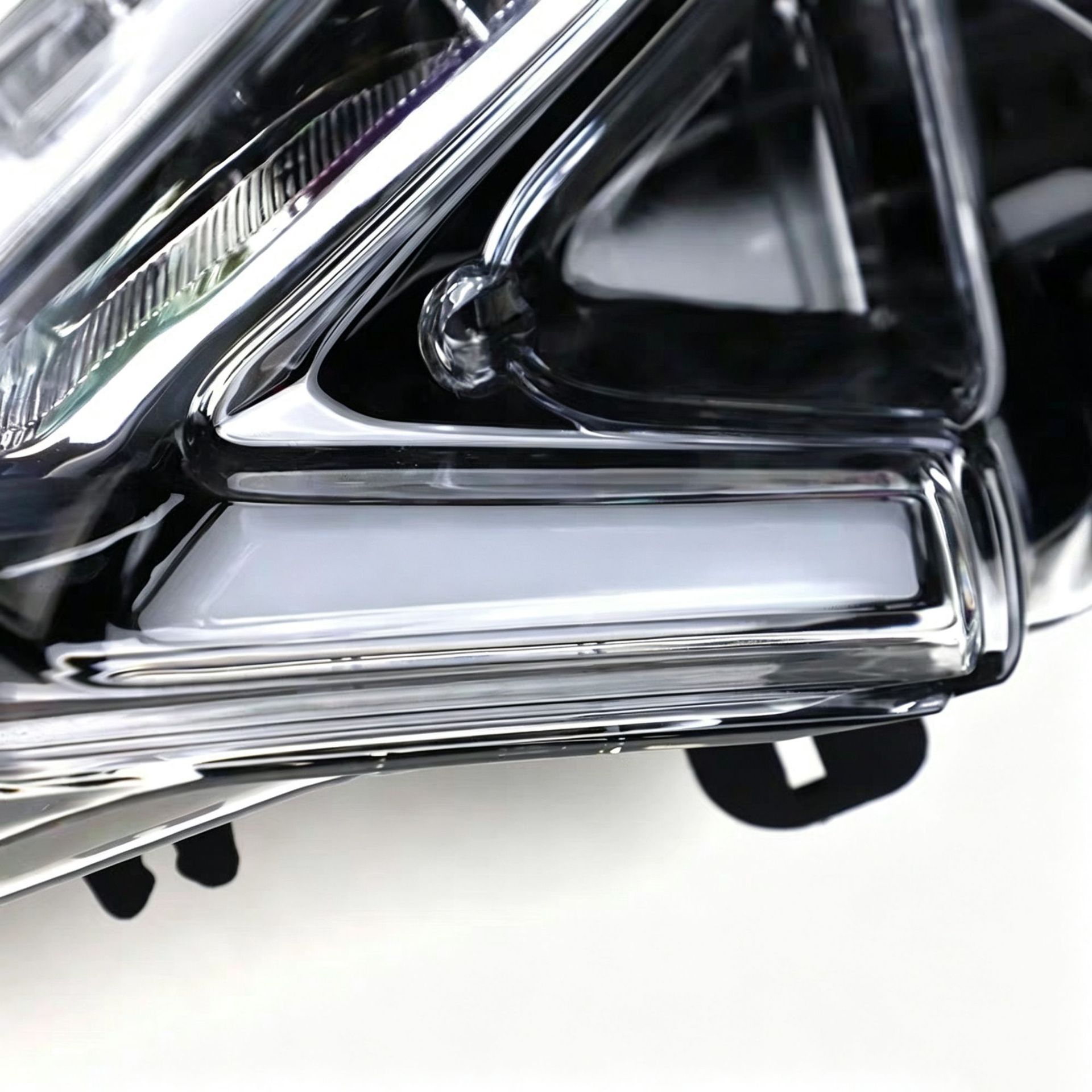 Suitable for Yamaha XMAX300 LED headlight assembly, front light, 23-26 motorcycle spotlight