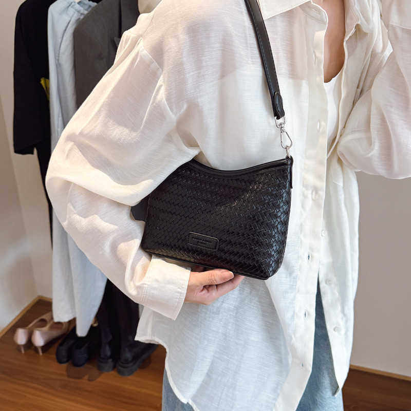 Nicho transfronterizo bolsos debajo de las axilas mujeres otoño invierno 2025 nuevo retro versátil mochila coreano tejido bolso de hombro