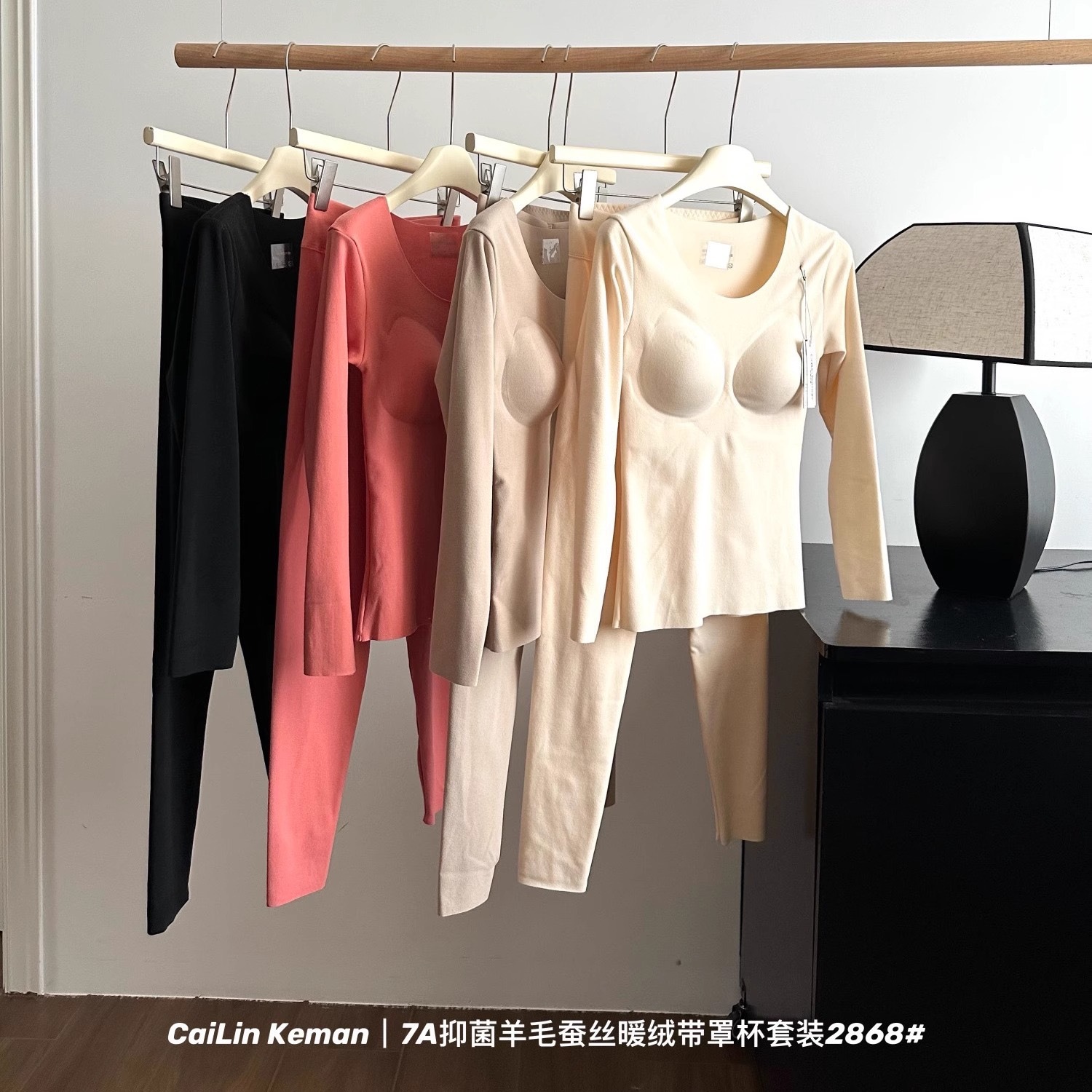 여성을위한 가을, 겨울 양모와 실크 따뜻한 정장 7A 항균 따뜻한 벨벳 라운드 넥 원활한 고탄력 가을 옷과 긴 바지 기본 레이어