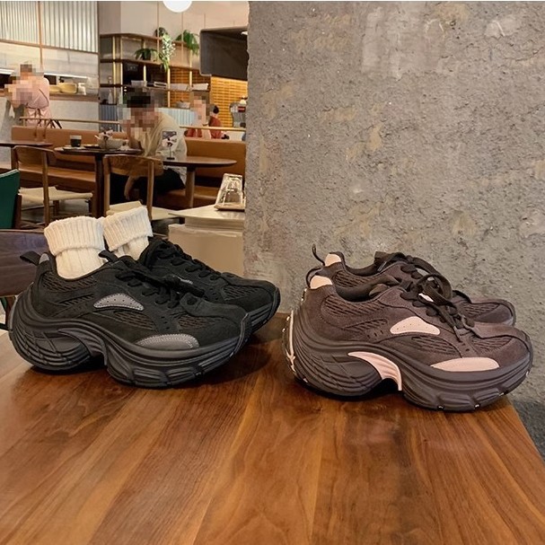 Grape Mom otoño e invierno nuevo estilo deportivo con cordones a juego para aumentar los zapatos de gamuza de suela gruesa para mujer otoño e invierno