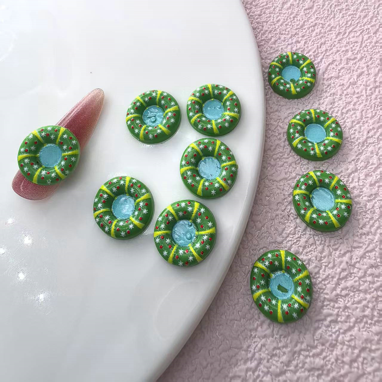 圣诞用品圣诞树圣诞甜甜圈圣诞节袜子美甲饰品批发美国欧洲韩国澳