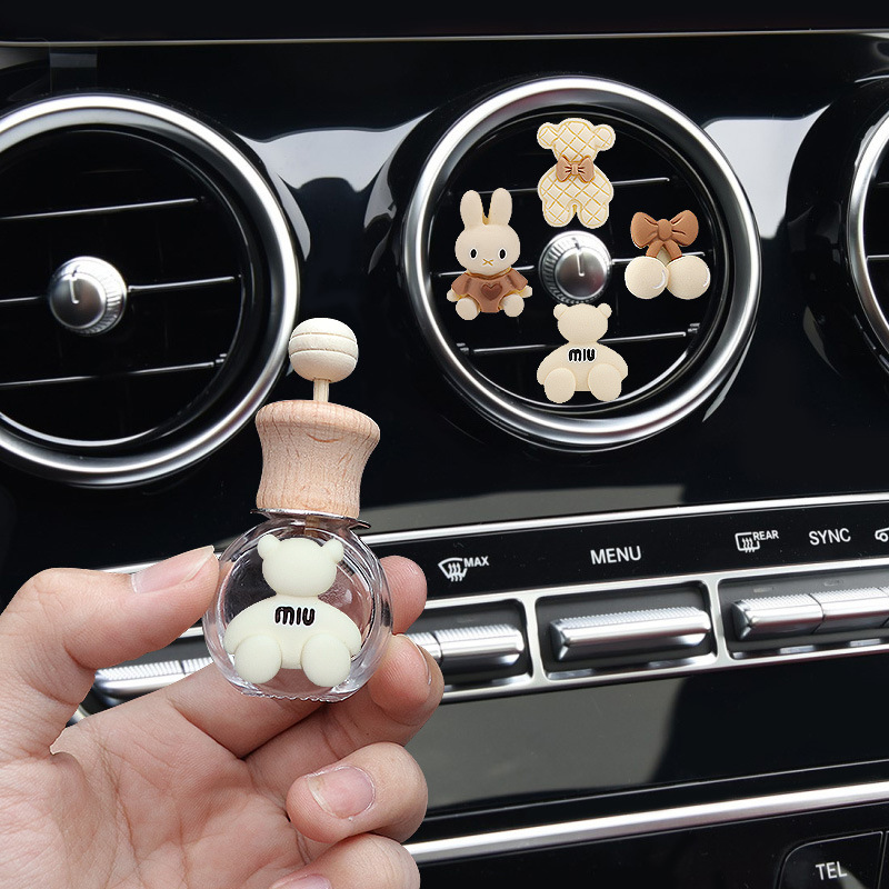Aromaterapia de coche nuevo 2024 aire acondicionado de coche salida de aire botella de decoración perfume fragancia ligera de larga duración pequeña decoración de coche